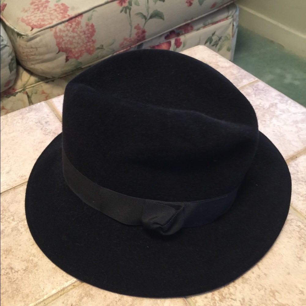 Eric Javits black fedora.